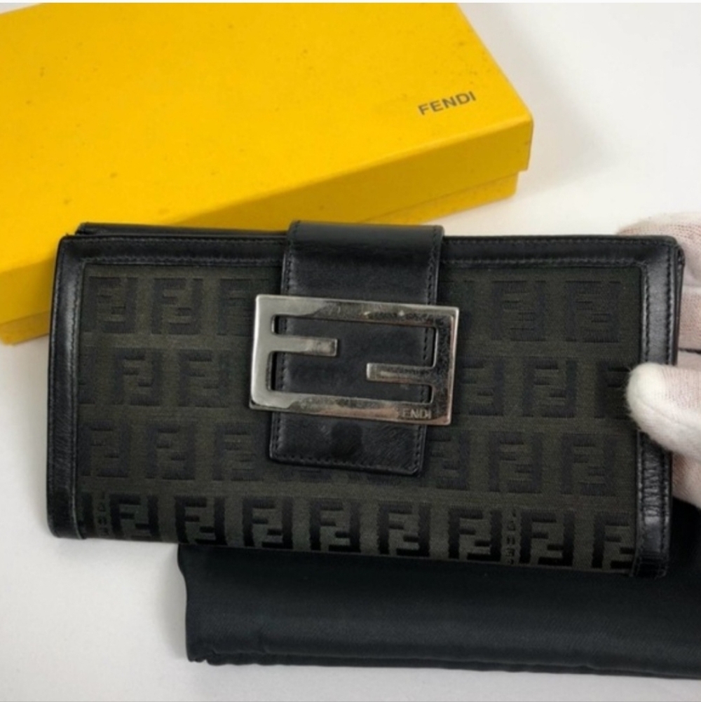 FENDI ZOCCA LEATHER LONG CONTINENTAL WALLET. FULL INCLUSION.